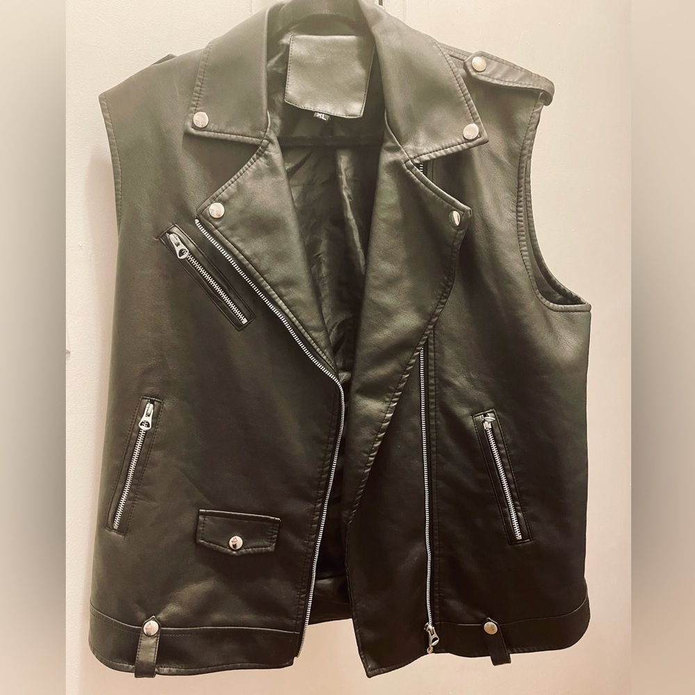 Black Faux Leather Vest with Silver Accents & 2 Pockets in Size Large